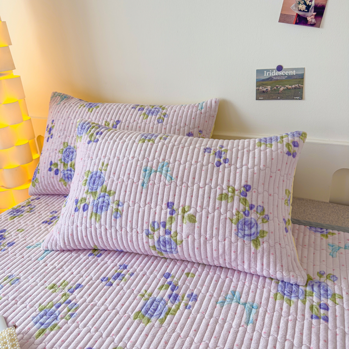 91家纺网 家纺一手货源 找家纺 棉乐町家居 2025新款高克重牛奶绒夹棉印花床盖 蝶恋花