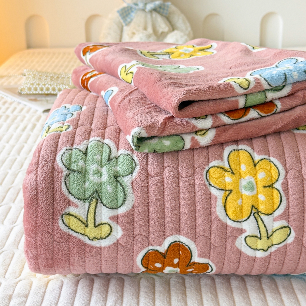 棉乐町家居 2025新款高克重牛奶绒夹棉印花床盖 国色天香