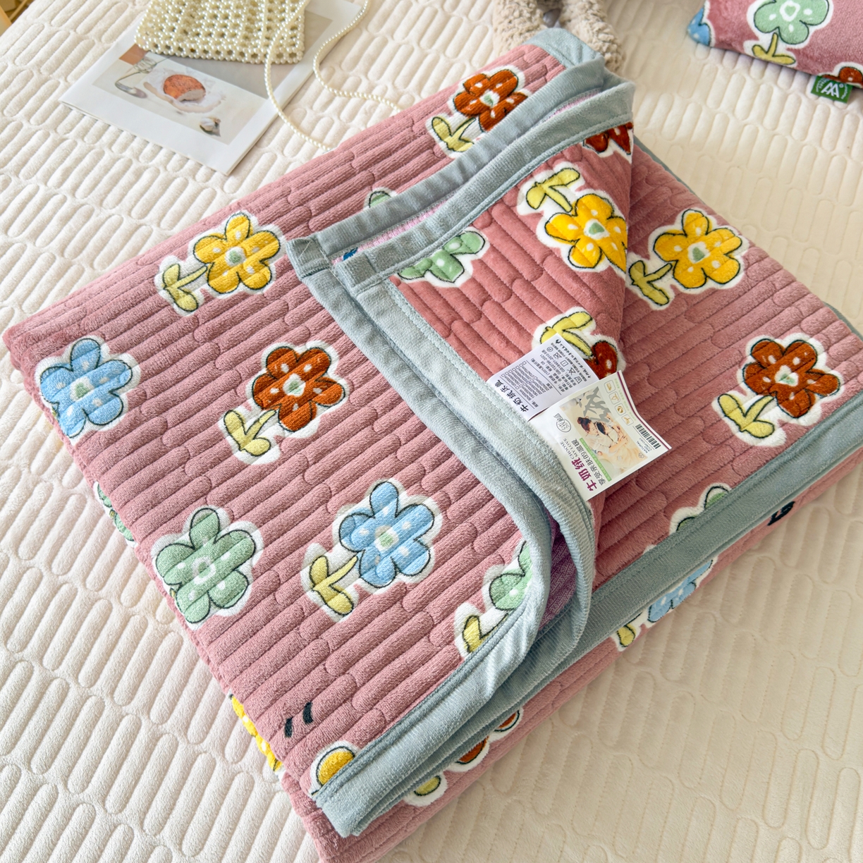 91家纺网 家纺一手货源 找家纺 棉乐町家居 2025新款高克重牛奶绒夹棉印花床盖 国色天香