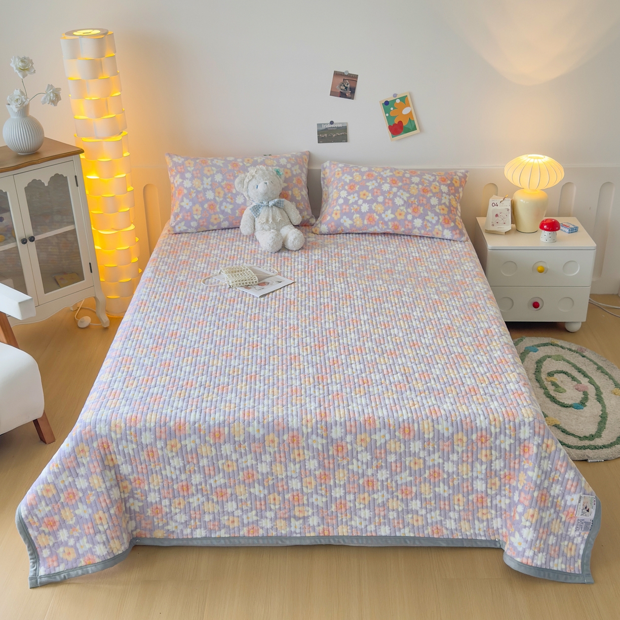 91家纺网 家纺一手货源 找家纺 棉乐町家居 2025新款高克重牛奶绒夹棉印花床盖 花丛紫