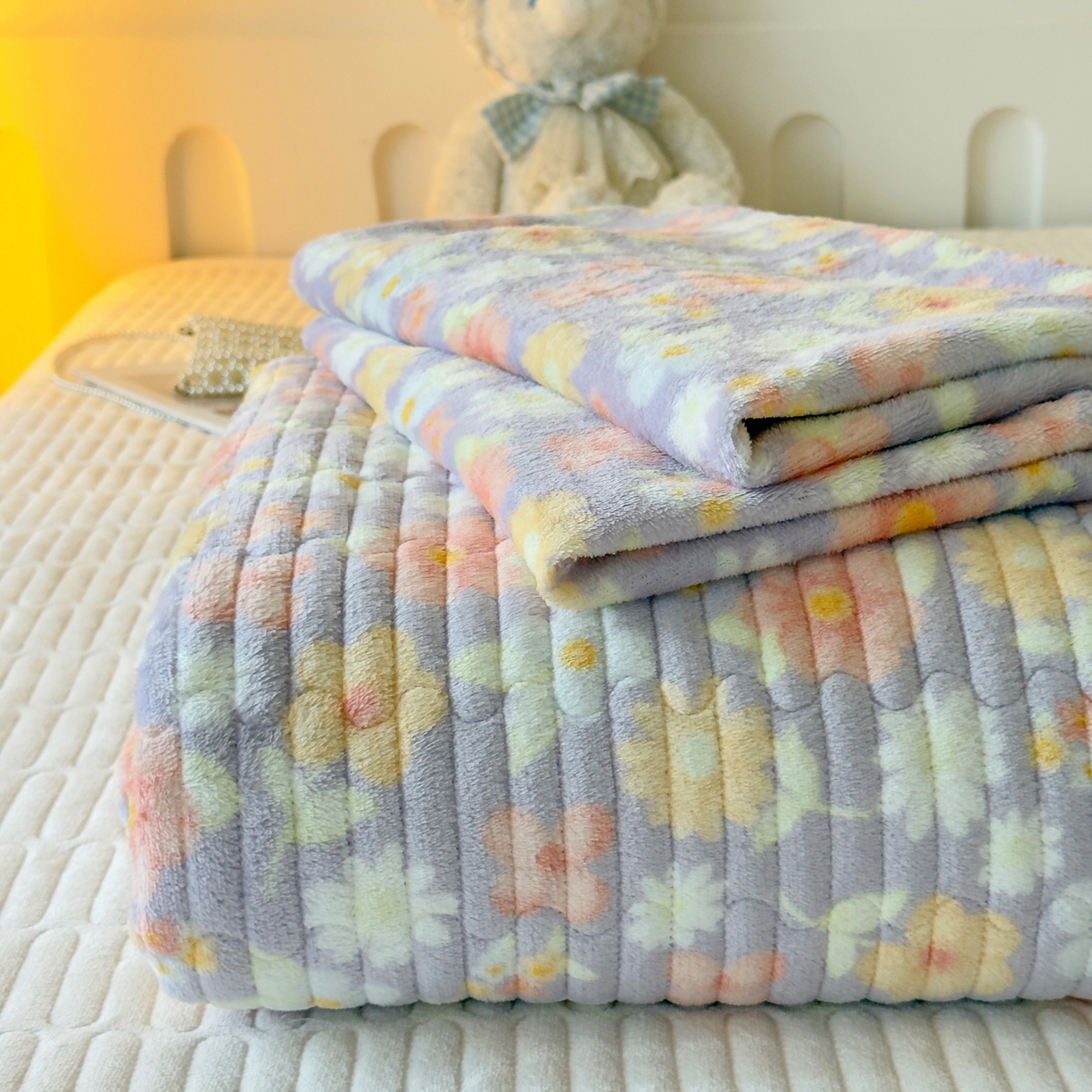 棉乐町家居 2025新款高克重牛奶绒夹棉印花床盖 花丛紫