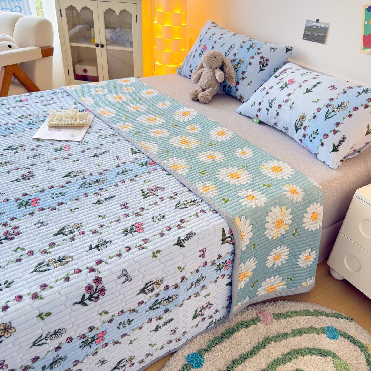 91家纺网 家纺一手货源 找家纺 棉乐町家居 2025新款高克重牛奶绒夹棉印花床盖 花开盛世