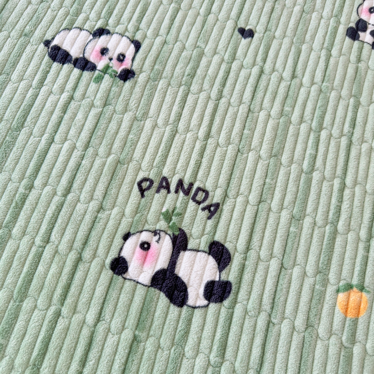 91家纺网 家纺一手货源 找家纺 棉乐町家居 2025新款高克重牛奶绒夹棉印花床盖 快乐熊