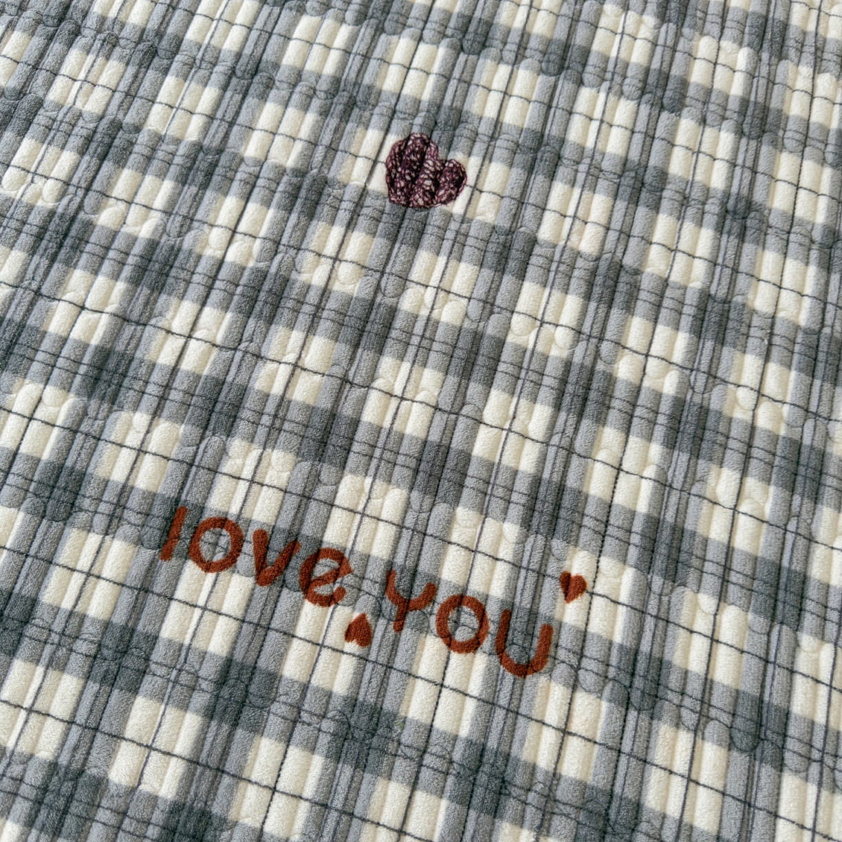 91家纺网 家纺一手货源 找家纺 棉乐町家居 2025新款高克重牛奶绒夹棉印花床盖 拉菲格