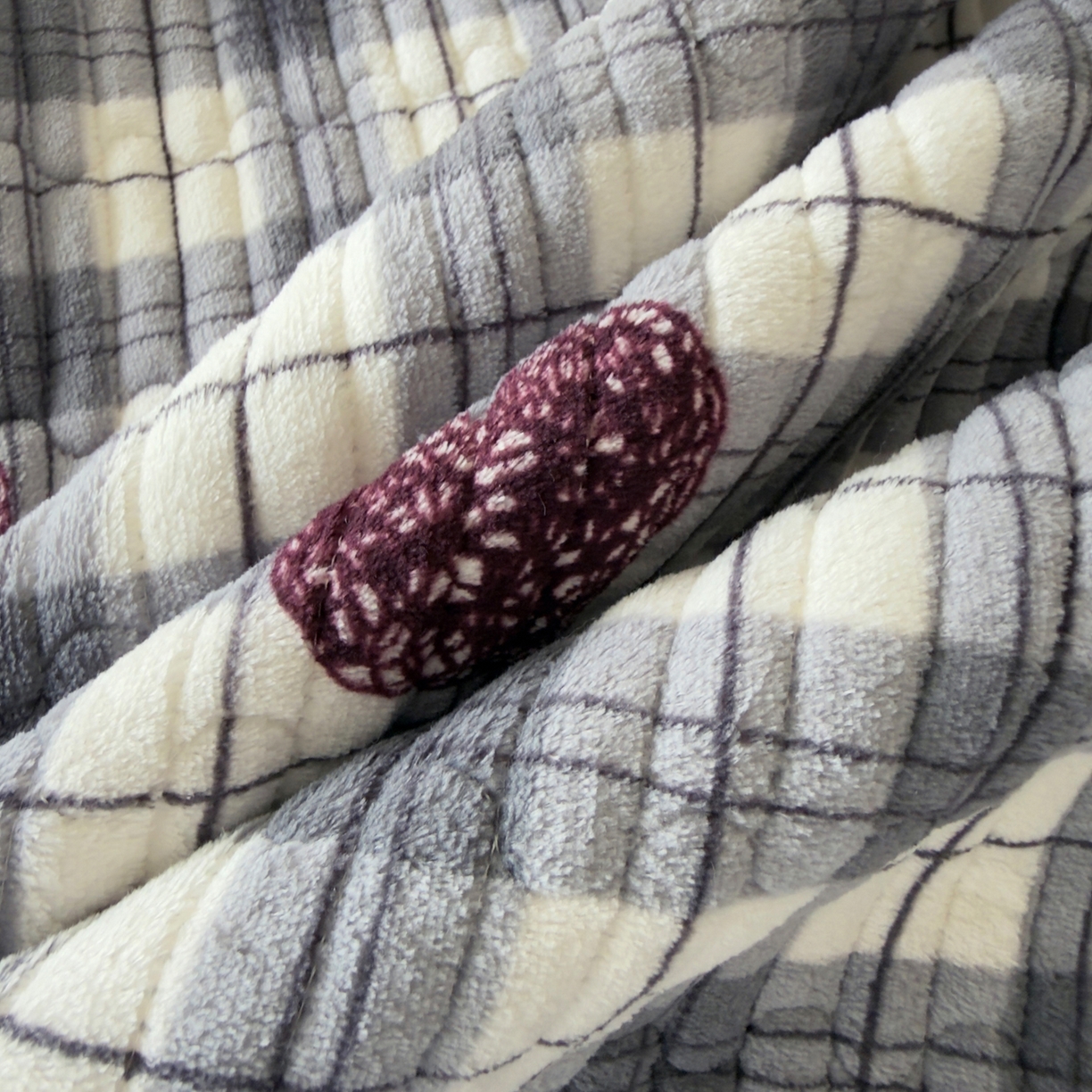 91家纺网 家纺一手货源 找家纺 棉乐町家居 2025新款高克重牛奶绒夹棉印花床盖 拉菲格