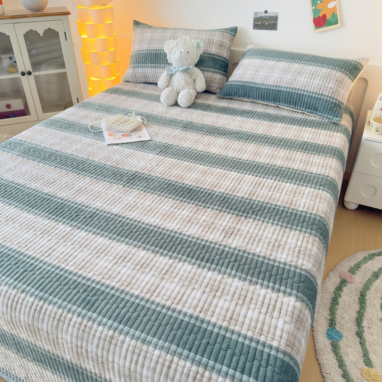 91家纺网 家纺一手货源 找家纺 棉乐町家居 2025新款高克重牛奶绒夹棉印花床盖 摩伊