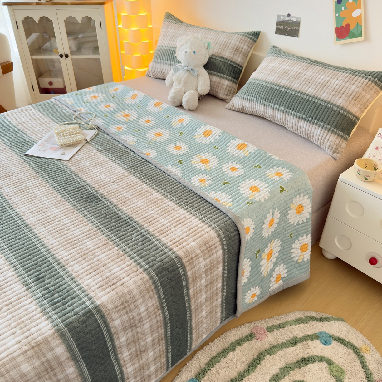 91家纺网 家纺一手货源 找家纺 棉乐町家居 2025新款高克重牛奶绒夹棉印花床盖 摩伊