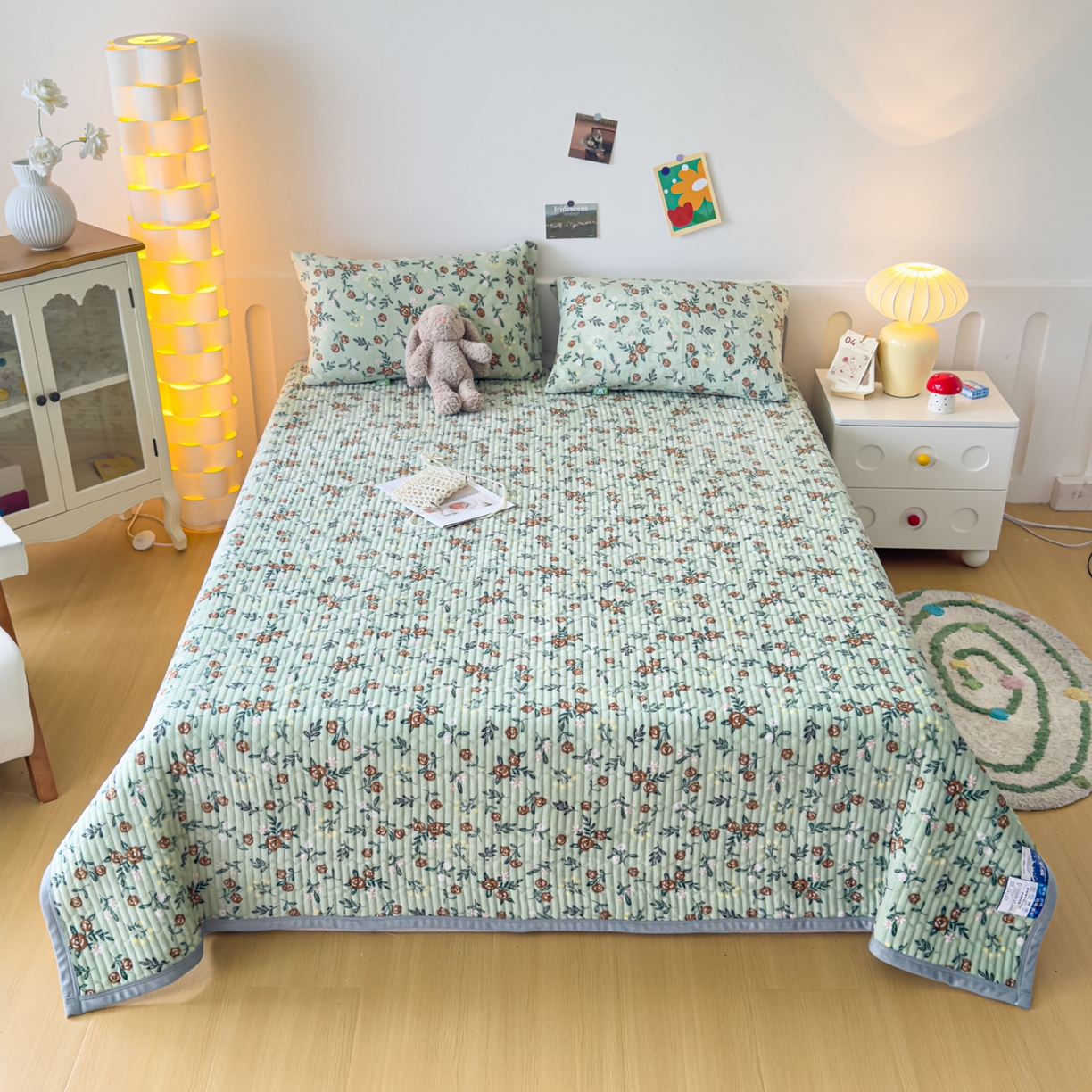 91家纺网 家纺一手货源 找家纺 棉乐町家居 2025新款高克重牛奶绒夹棉印花床盖 清新淡雅