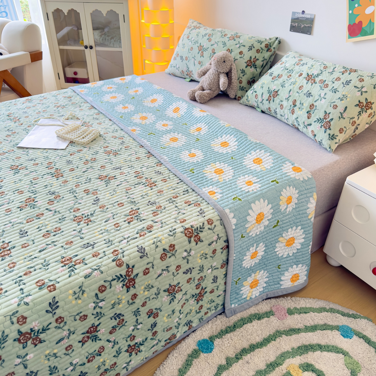 91家纺网 家纺一手货源 找家纺 棉乐町家居 2025新款高克重牛奶绒夹棉印花床盖 清新淡雅