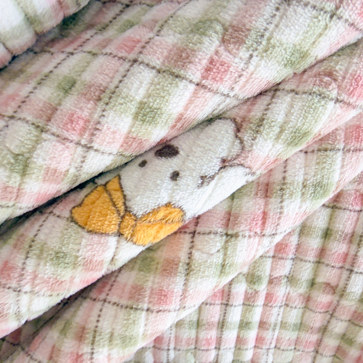 91家纺网 家纺一手货源 找家纺 棉乐町家居 2025新款高克重牛奶绒夹棉印花床盖 生日party