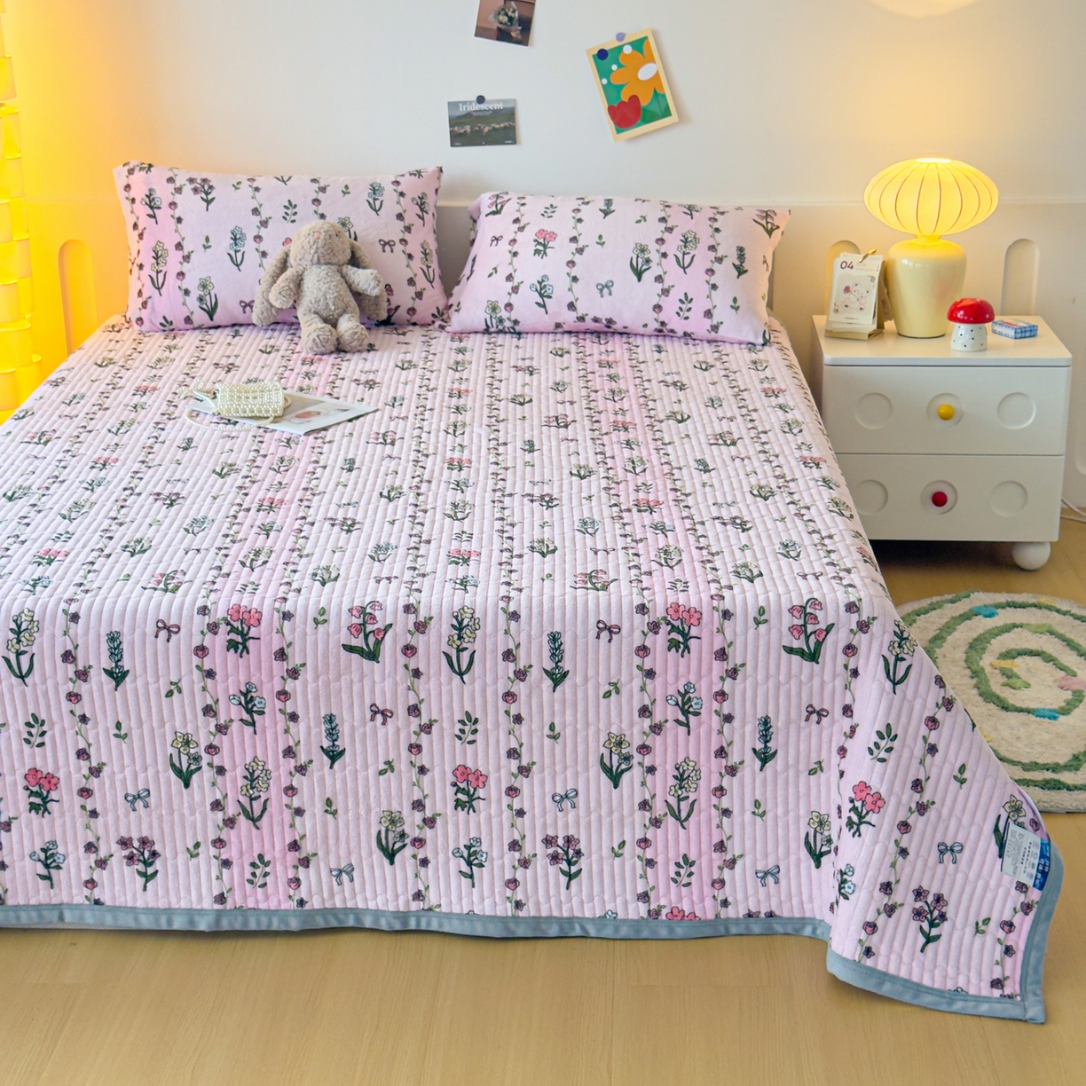 91家纺网 家纺一手货源 找家纺 棉乐町家居 2025新款高克重牛奶绒夹棉印花床盖 雍容华贵