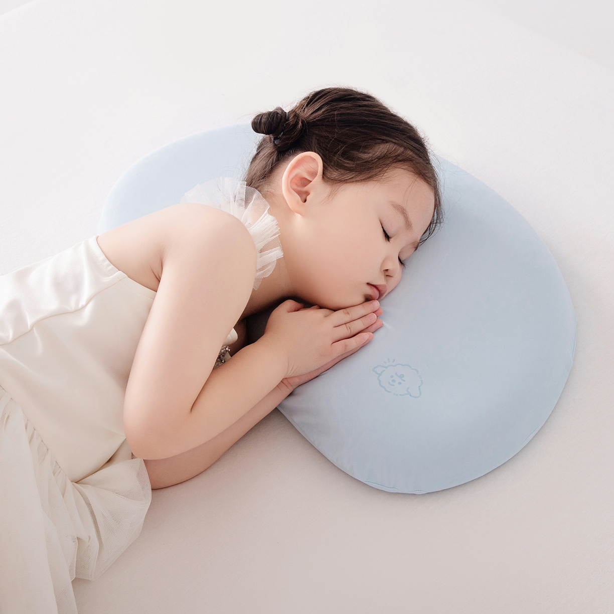 91家纺网 家纺一手货源 找家纺 贵夫人 2025新款4D可水洗儿童硅胶枕  枕头枕芯 蓝色3cm单只简易