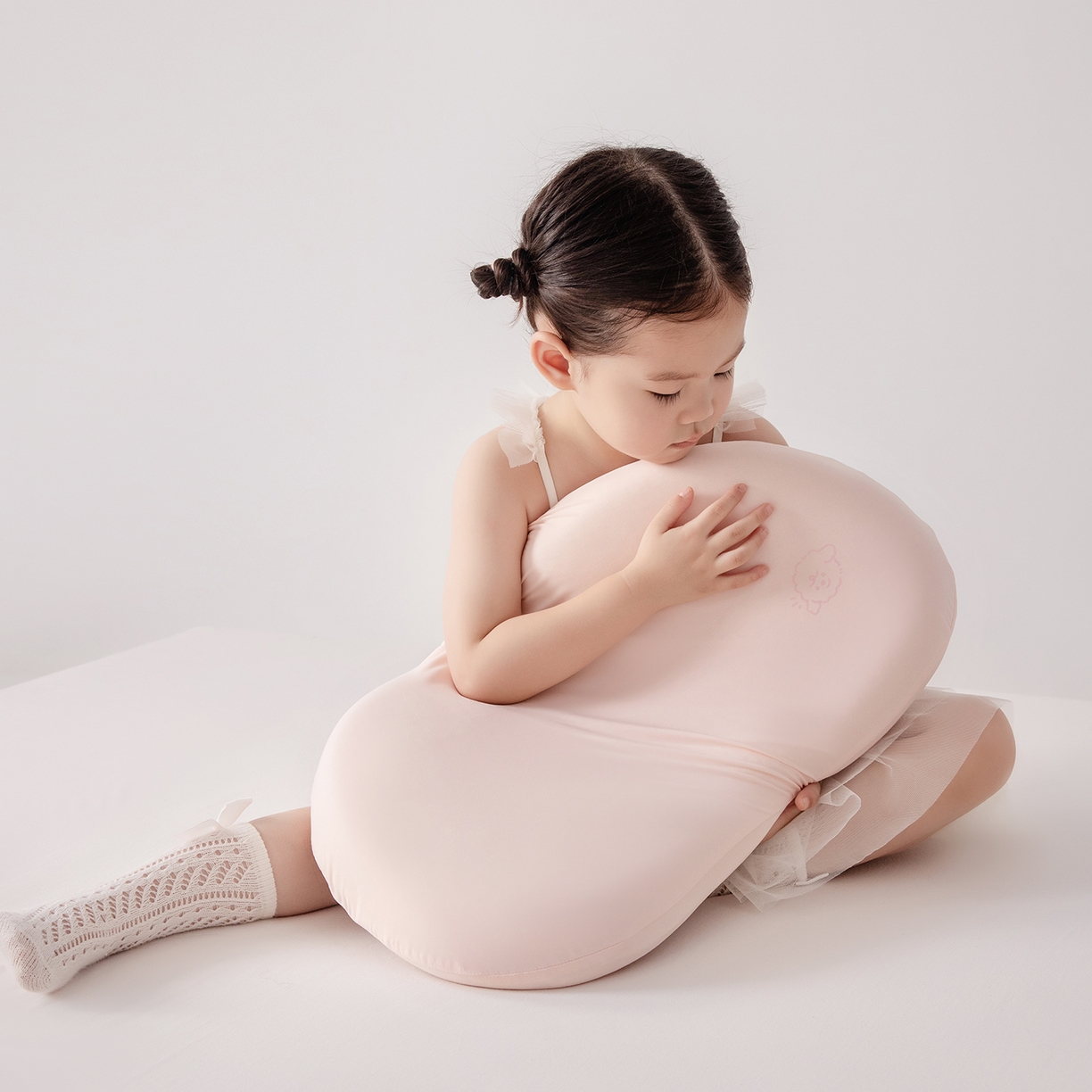 91家纺网 家纺一手货源 找家纺 贵夫人 2025新款4D可水洗儿童硅胶枕  枕头枕芯 粉色3cm单只礼盒