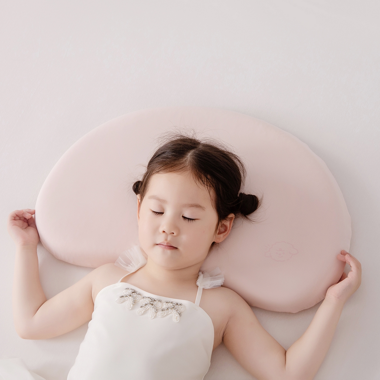 91家纺网 家纺一手货源 找家纺 贵夫人 2025新款4D可水洗儿童硅胶枕  枕头枕芯 粉色3cm单只礼盒