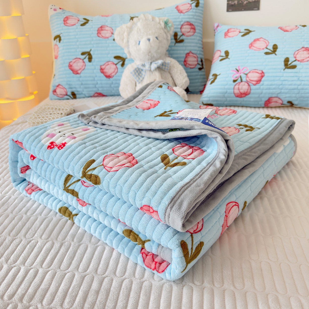 91家纺网 家纺一手货源 找家纺 金泰莱 2025新款高克重牛奶绒夹棉印花床盖 薄荷玫瑰