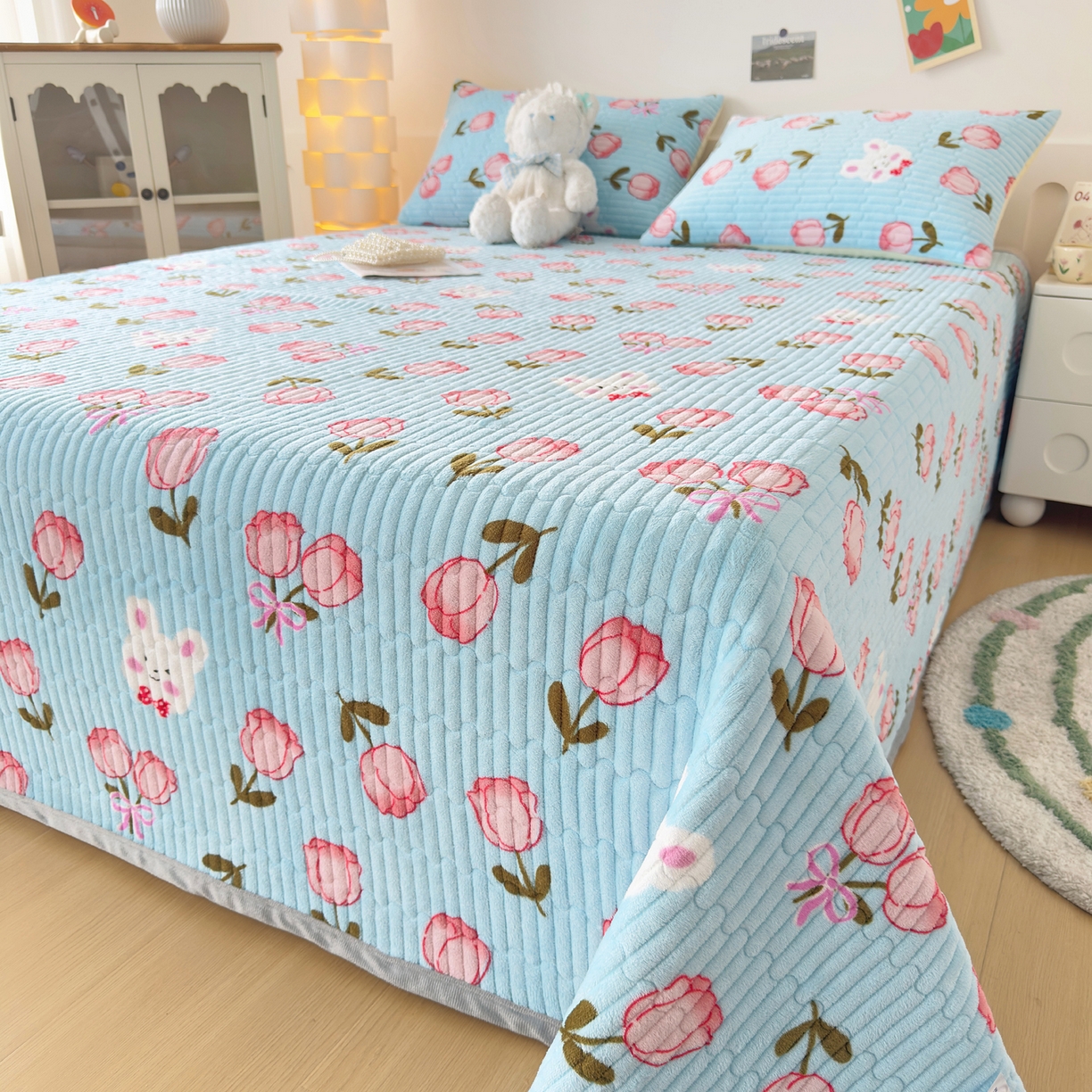 91家纺网 家纺一手货源 找家纺 金泰莱 2025新款高克重牛奶绒夹棉印花床盖 薄荷玫瑰