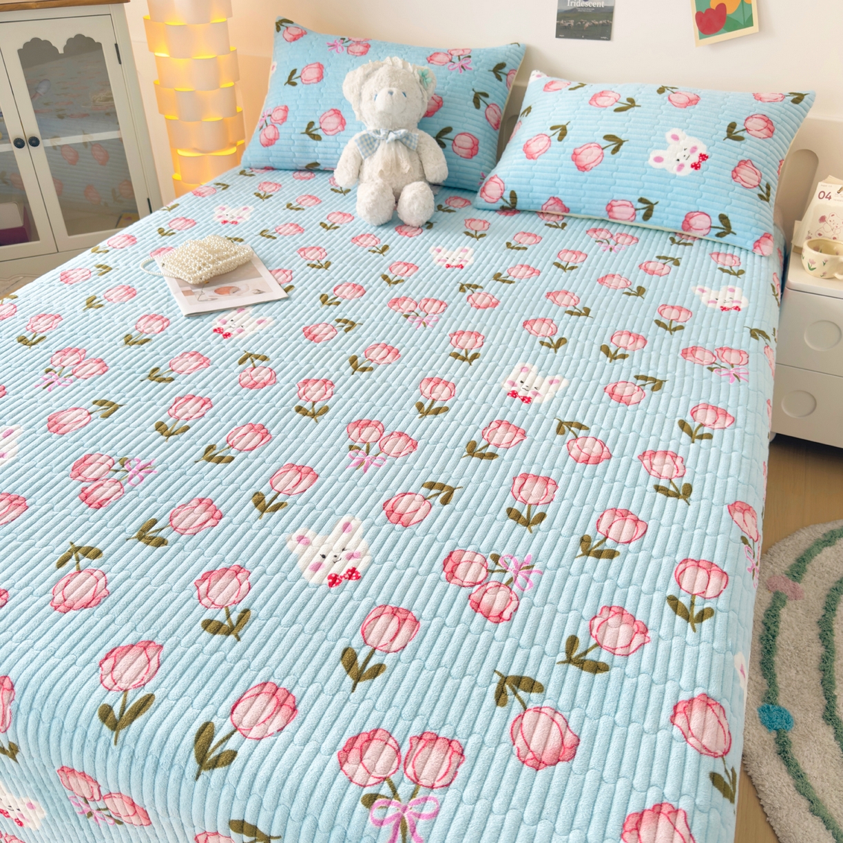 91家纺网 家纺一手货源 找家纺 金泰莱 2025新款高克重牛奶绒夹棉印花床盖 薄荷玫瑰