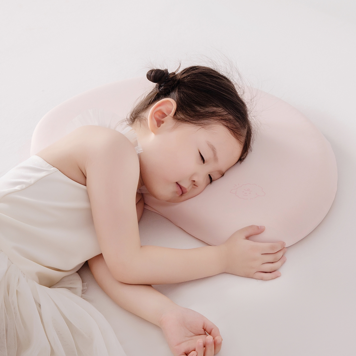 91家纺网 家纺一手货源 找家纺 贵夫人 2025新款4D可水洗儿童硅胶枕  枕头枕芯 粉色7cm一对简易