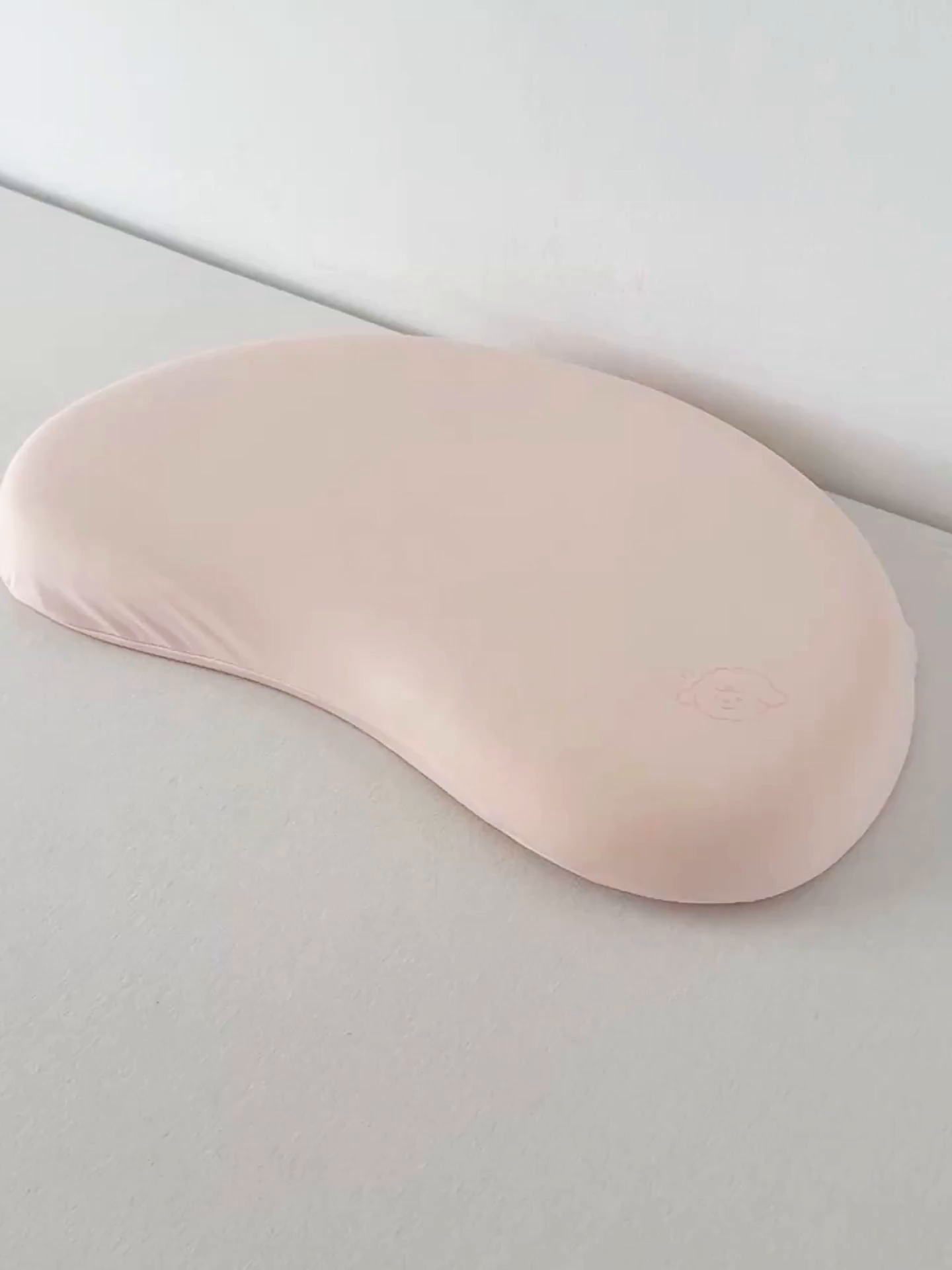 91家纺网 家纺一手货源 找家纺 贵夫人 2025新款4D可水洗儿童硅胶枕  枕头枕芯 粉色7cm单只礼盒