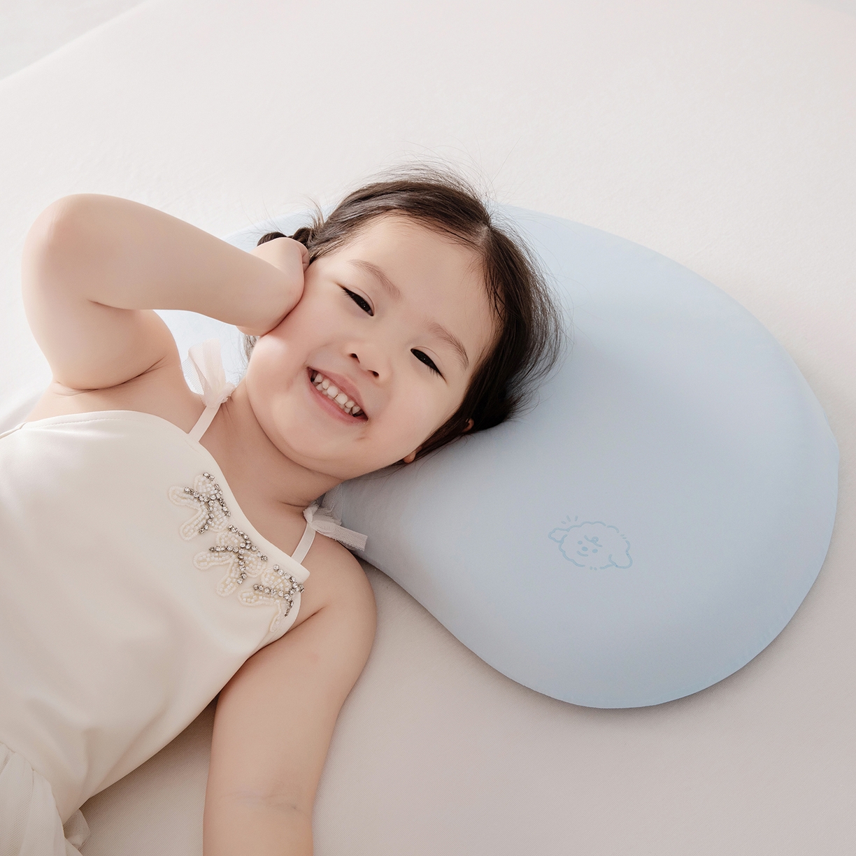 91家纺网 家纺一手货源 找家纺 贵夫人 2025新款4D可水洗儿童硅胶枕  枕头枕芯 蓝色5cm单只礼盒