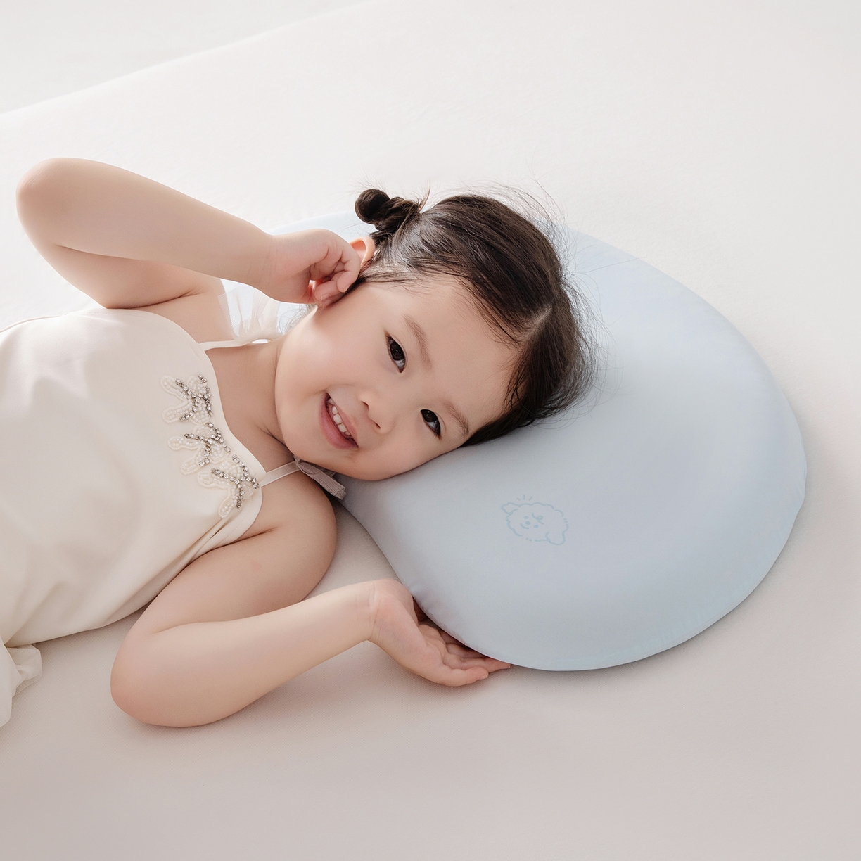 91家纺网 家纺一手货源 找家纺 贵夫人 2025新款4D可水洗儿童硅胶枕  枕头枕芯 蓝色5cm一对礼盒