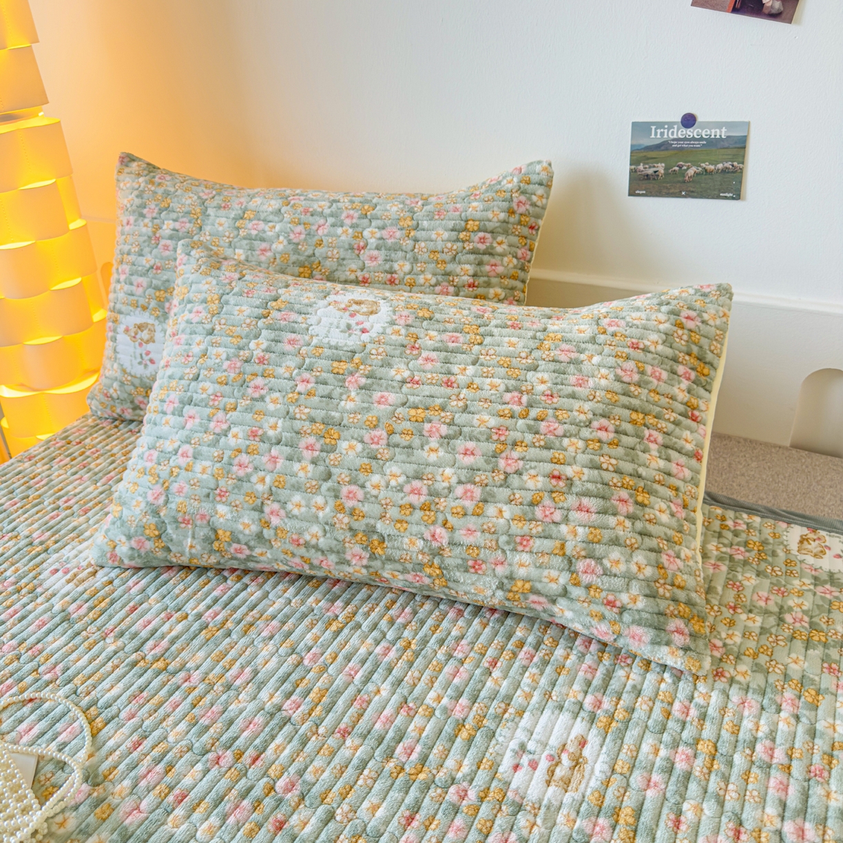 91家纺网 家纺一手货源 找家纺 金泰莱 2025新款高克重牛奶绒夹棉印花床盖 梦中花