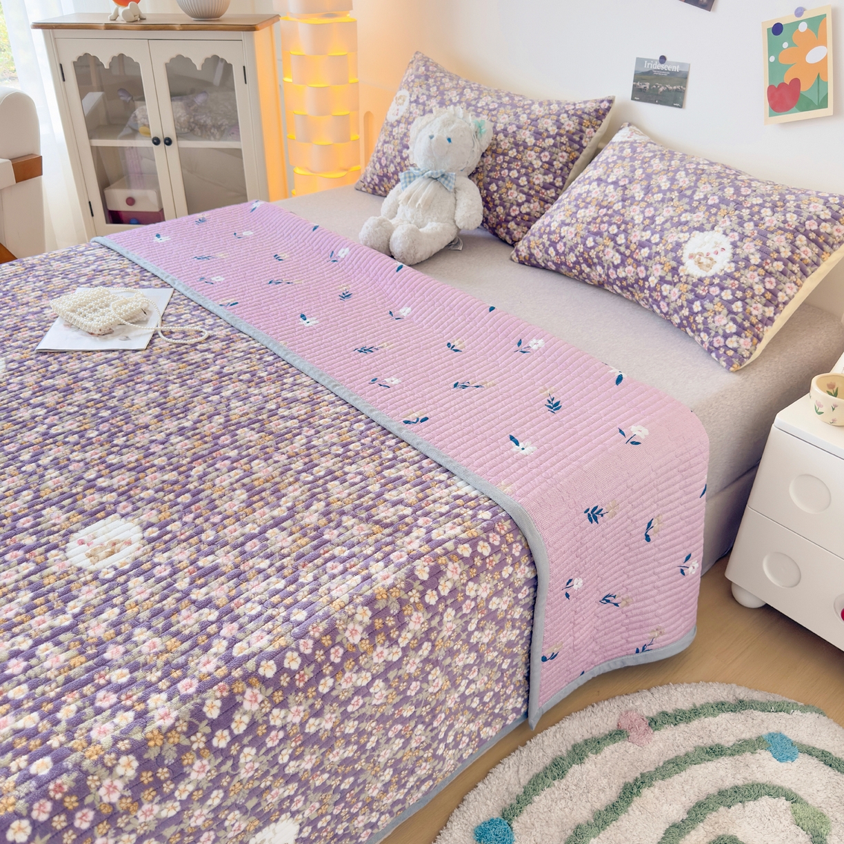 91家纺网 家纺一手货源 找家纺 金泰莱 2025新款高克重牛奶绒夹棉印花床盖 蔷薇紫