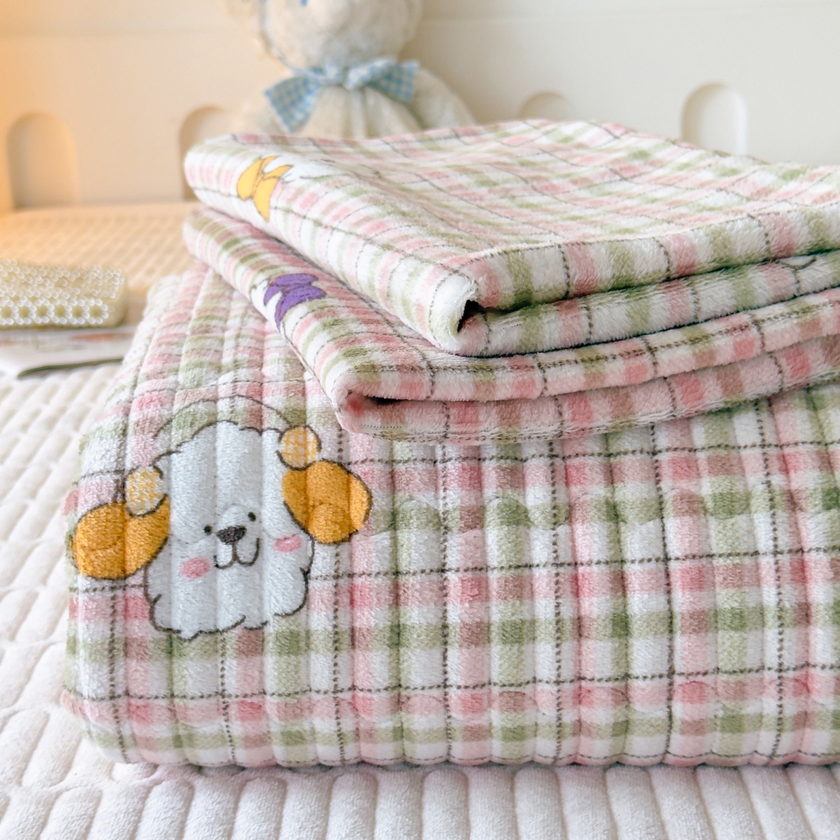 金泰莱 2025新款高克重牛奶绒夹棉印花床盖 生日party