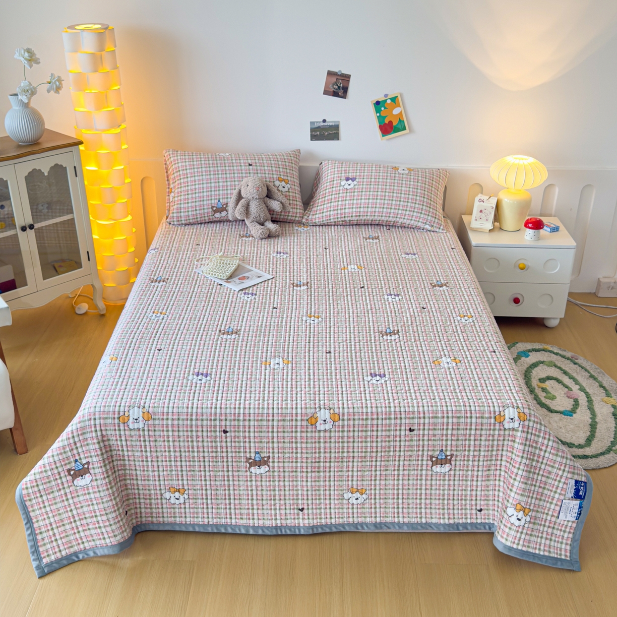 91家纺网 家纺一手货源 找家纺 金泰莱 2025新款高克重牛奶绒夹棉印花床盖 生日party