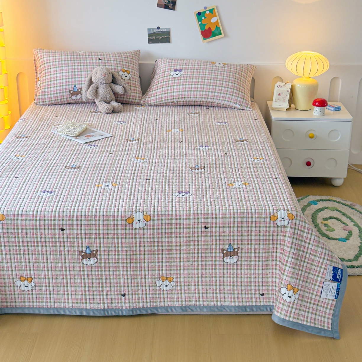 91家纺网 家纺一手货源 找家纺 金泰莱 2025新款高克重牛奶绒夹棉印花床盖 生日party