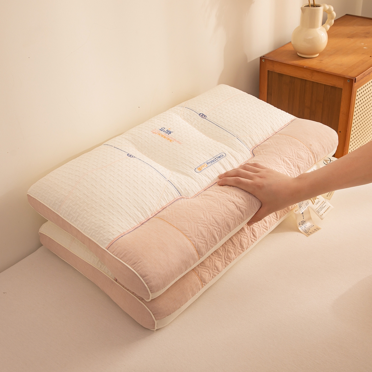 91家纺网 家纺一手货源 找家纺 （总）贵夫人 2025新款磁疗护颈牵引枕-抑菌升级  枕头枕芯