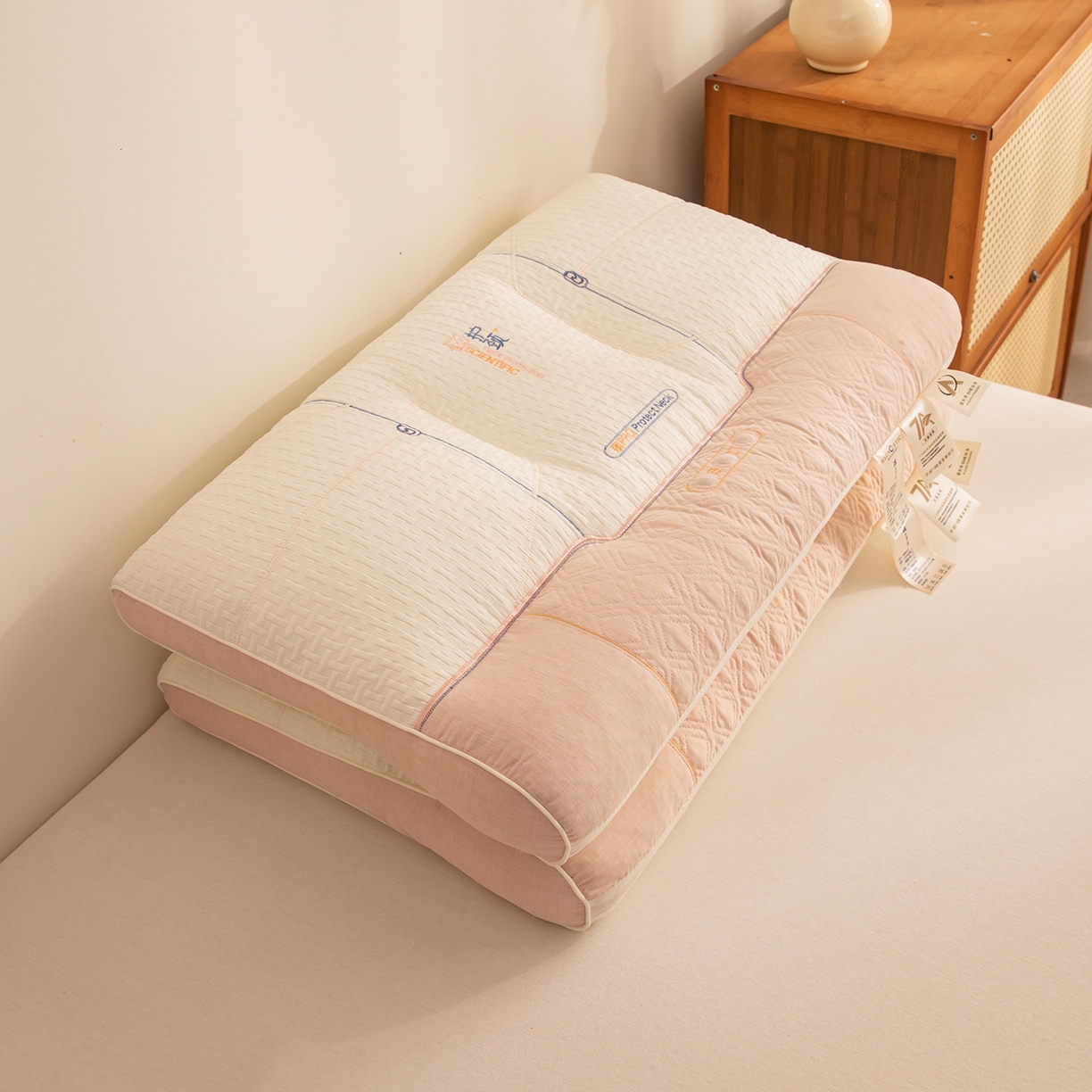 91家纺网 家纺一手货源 找家纺 贵夫人 2025新款磁疗护颈牵引枕-抑菌升级  枕头枕芯 杏低1只