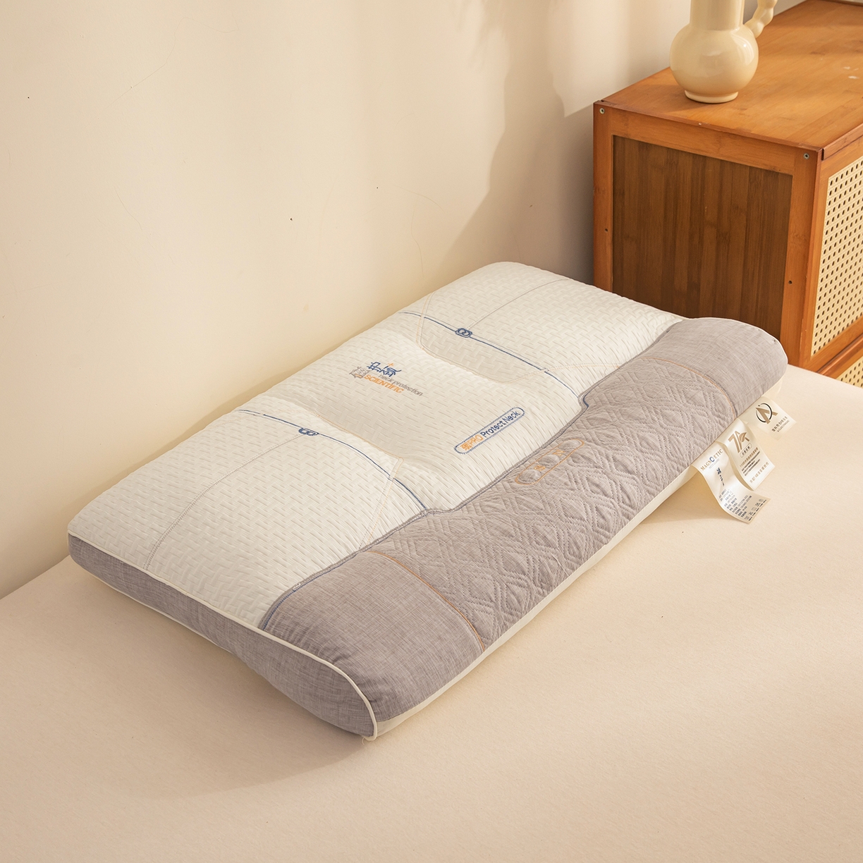 91家纺网 家纺一手货源 找家纺 贵夫人 2025新款磁疗护颈牵引枕-抑菌升级  枕头枕芯 灰低1只