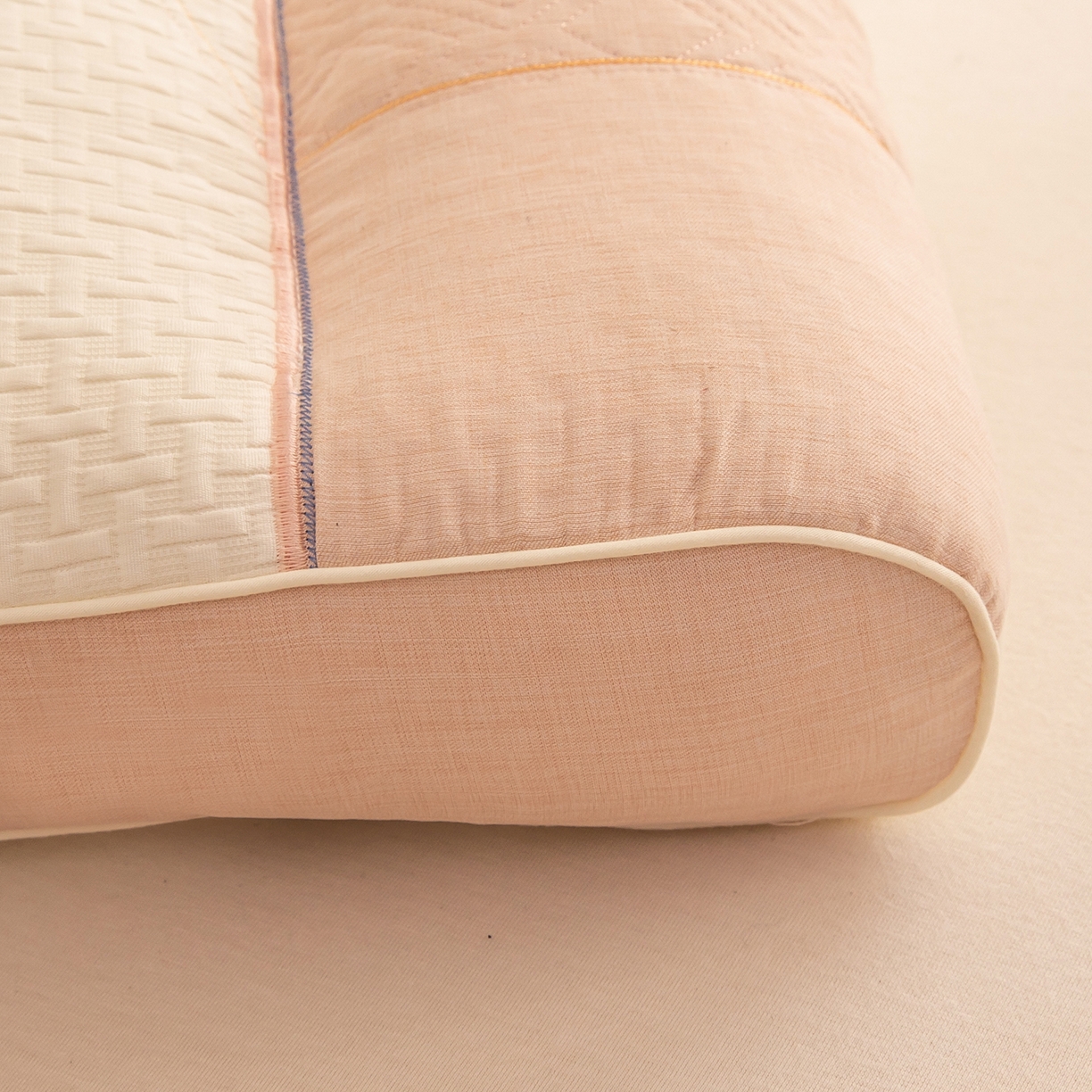 91家纺网 家纺一手货源 找家纺 贵夫人 2025新款磁疗护颈牵引枕-抑菌升级  枕头枕芯 杏低1只