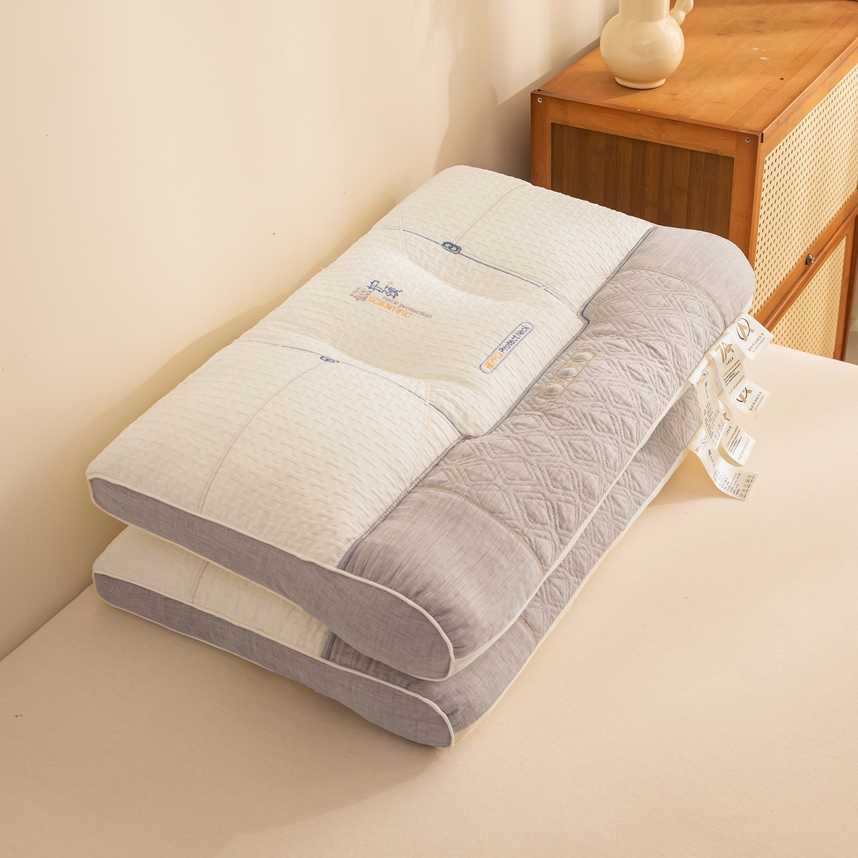 91家纺网 家纺一手货源 找家纺 贵夫人 2025新款磁疗护颈牵引枕-抑菌升级  枕头枕芯 灰高1对