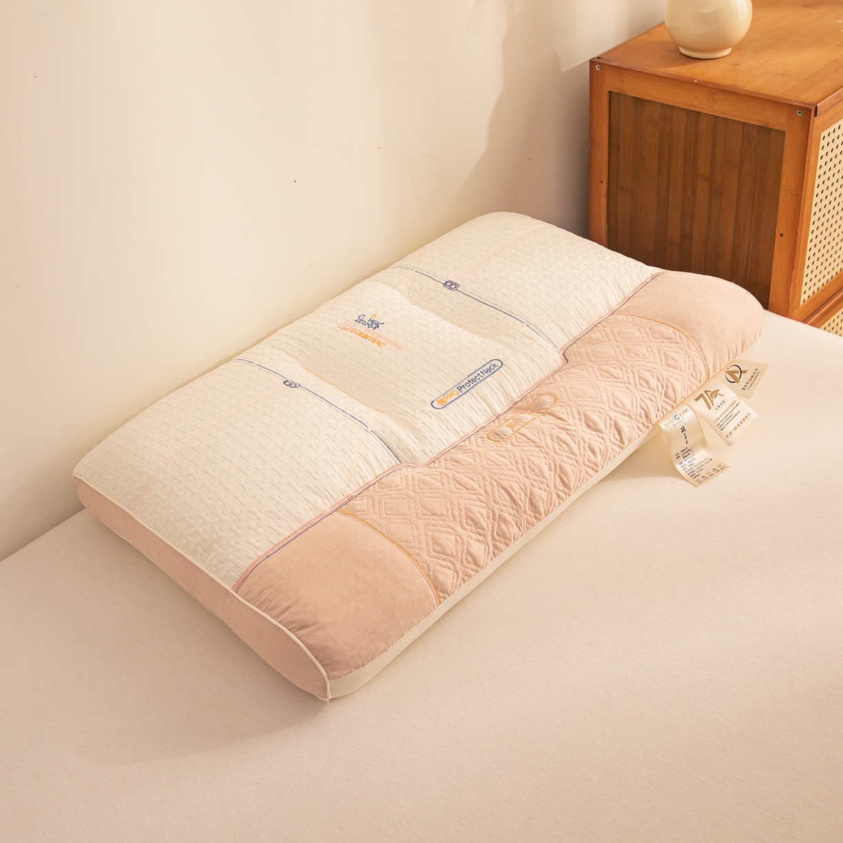 91家纺网 家纺一手货源 找家纺 贵夫人 2025新款磁疗护颈牵引枕-抑菌升级  枕头枕芯 杏中1只