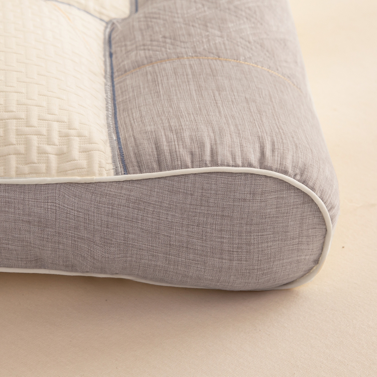 91家纺网 家纺一手货源 找家纺 贵夫人 2025新款磁疗护颈牵引枕-抑菌升级  枕头枕芯 灰低1对