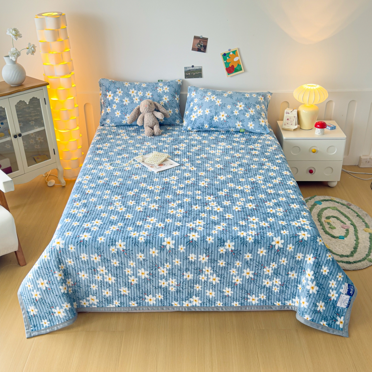 91家纺网 家纺一手货源 找家纺 金泰莱 2025新款高克重牛奶绒夹棉印花床盖 太阳花