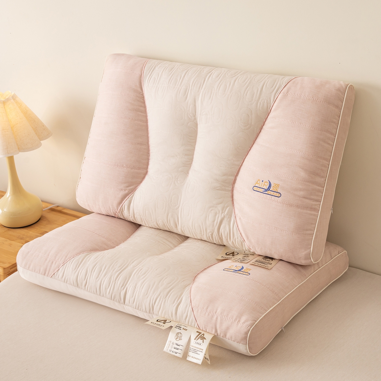 91家纺网 家纺一手货源 找家纺 贵夫人 2025新款分区蚕丝护颈枕-抑菌升级  枕头枕芯 杏高1只