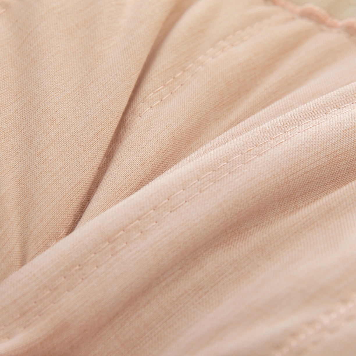 91家纺网 家纺一手货源 找家纺 贵夫人 2025新款分区蚕丝护颈枕-抑菌升级  枕头枕芯 杏高1对