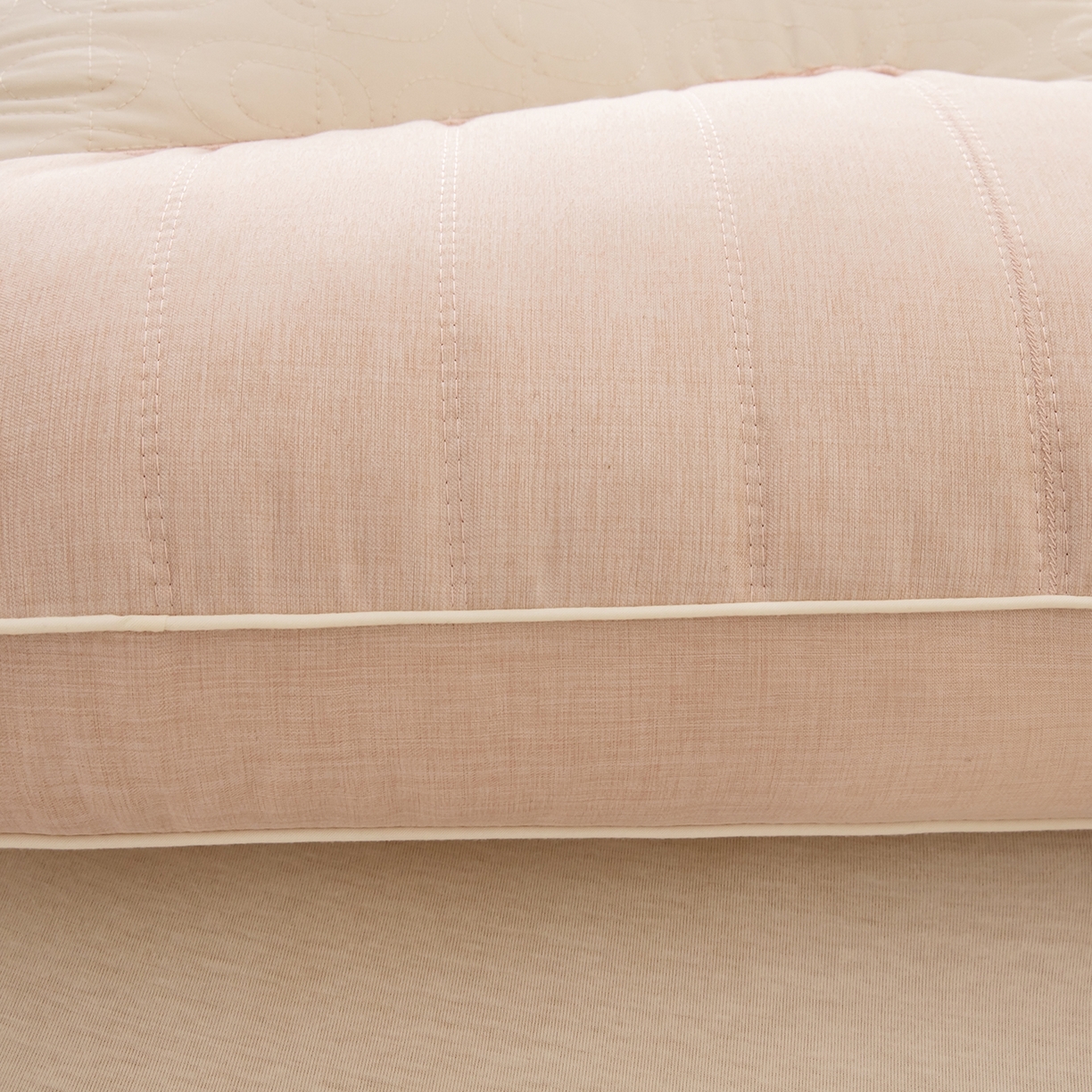 91家纺网 家纺一手货源 找家纺 贵夫人 2025新款分区蚕丝护颈枕-抑菌升级  枕头枕芯 杏中1对