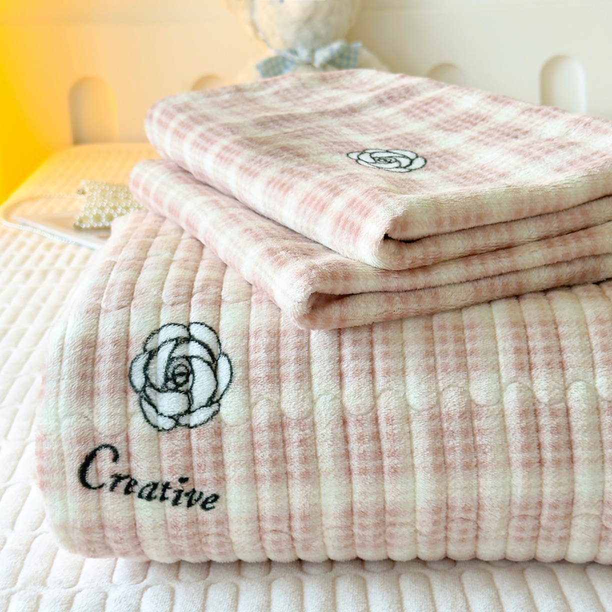 金泰莱 2025新款高克重牛奶绒夹棉印花床盖 小资生活