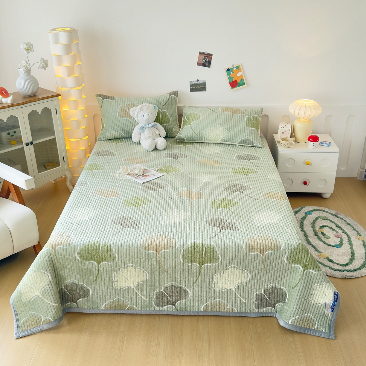 91家纺网 家纺一手货源 找家纺 金泰莱 2025新款高克重牛奶绒夹棉印花床盖 叶语柔情