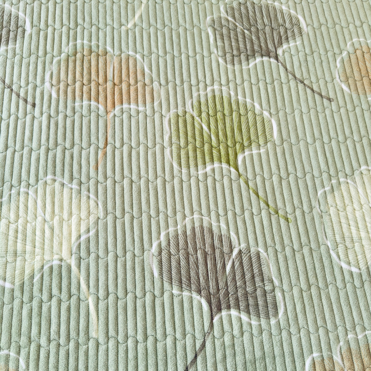 91家纺网 家纺一手货源 找家纺 金泰莱 2025新款高克重牛奶绒夹棉印花床盖 叶语柔情