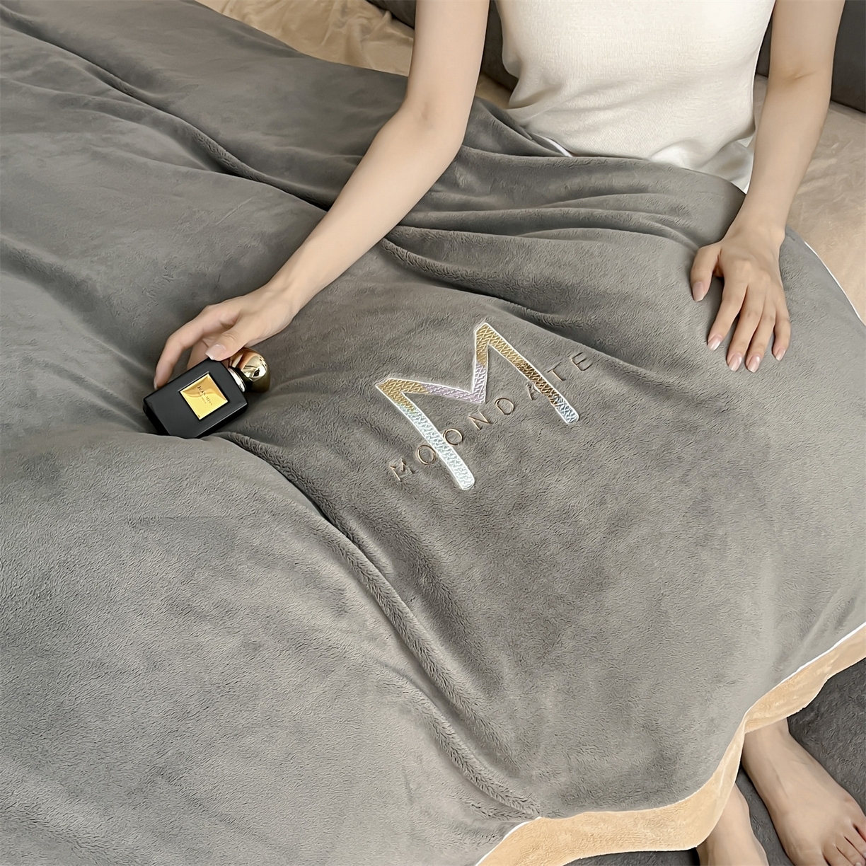 91家纺网 家纺一手货源 找家纺 （总）遇见家居生活馆 2025新款A类牛奶绒玛利亚绒宽边四件套（控价：标准178，加大188，床笠款183）