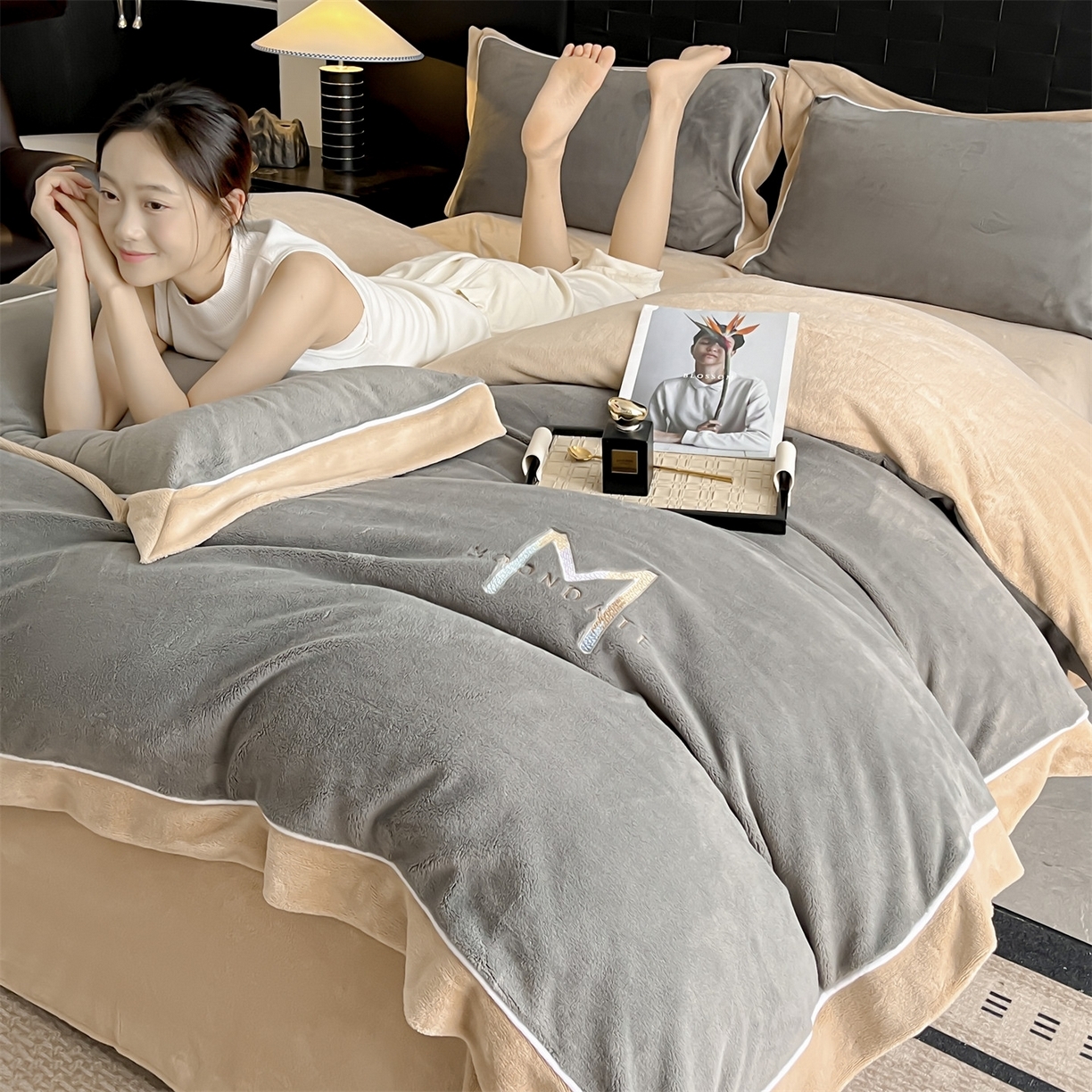 91家纺网 家纺一手货源 找家纺 （总）遇见家居生活馆 2025新款A类牛奶绒玛利亚绒宽边四件套（控价：标准178，加大188，床笠款183）