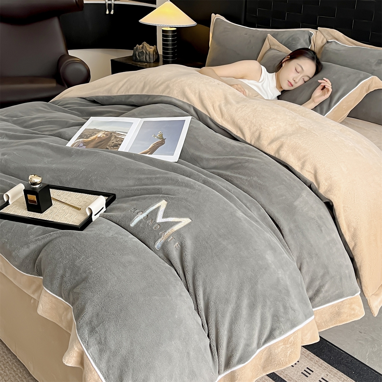 91家纺网 家纺一手货源 找家纺 （总）遇见家居生活馆 2025新款A类牛奶绒玛利亚绒宽边四件套（控价：标准178，加大188，床笠款183）