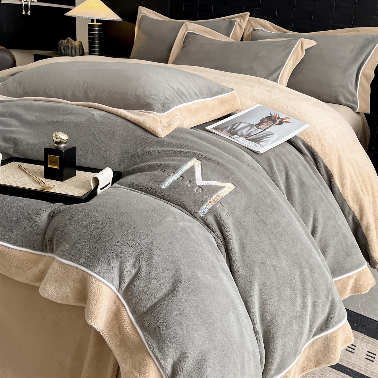 91家纺网 家纺一手货源 找家纺 （总）遇见家居生活馆 2025新款A类牛奶绒玛利亚绒宽边四件套（控价：标准178，加大188，床笠款183）