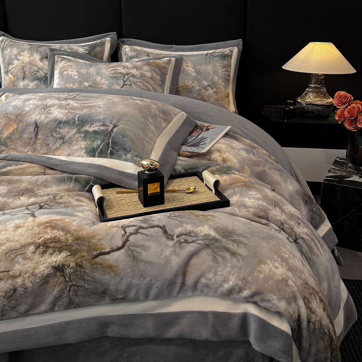 91家纺网 家纺一手货源 找家纺 （总）绒城 绒城 2025新款 双拼角工艺数码牛奶绒四件套 拼角牛奶绒四件套-芳华系列