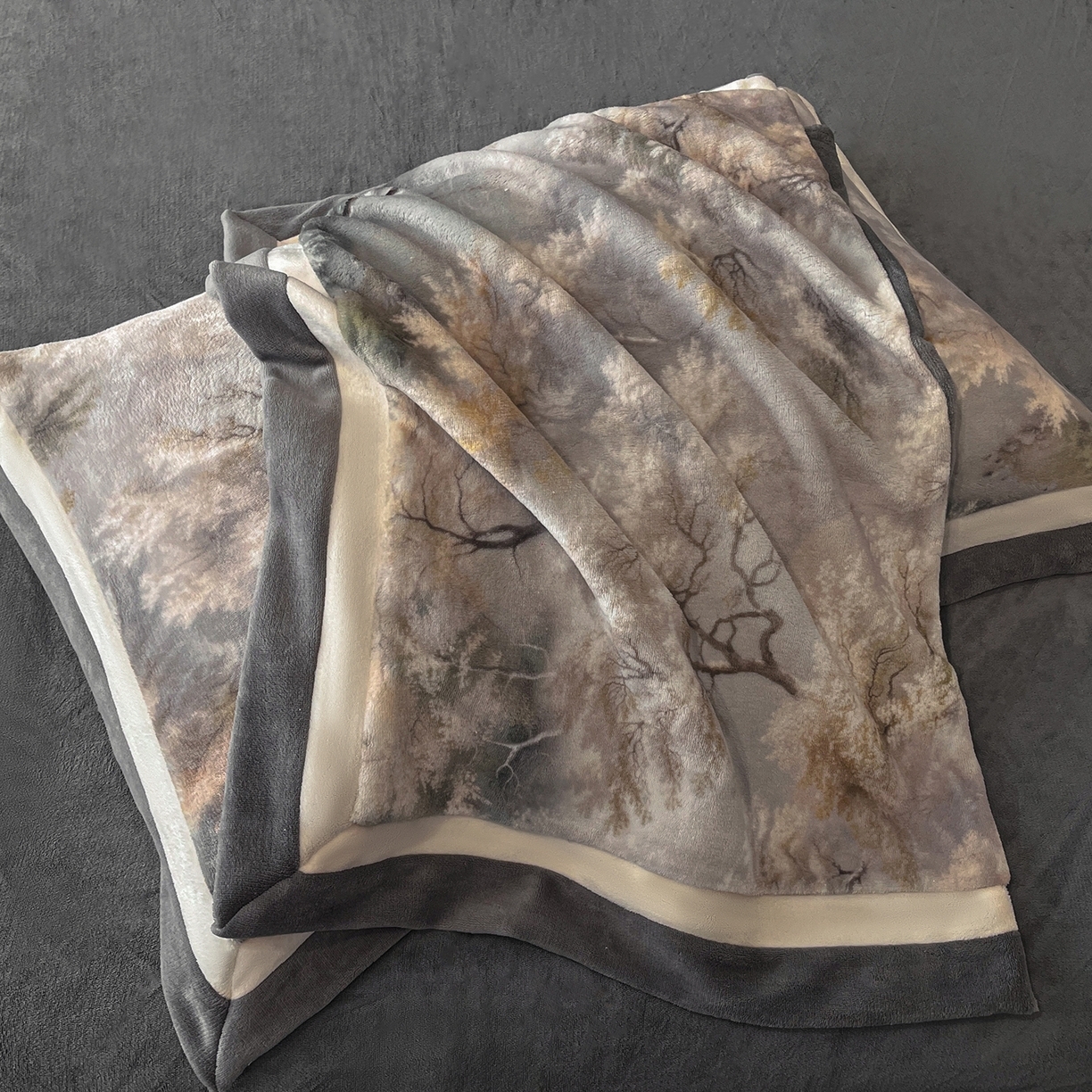 91家纺网 家纺一手货源 找家纺 （总）绒城 绒城 2025新款 双拼角工艺数码牛奶绒四件套 拼角牛奶绒四件套-芳华系列